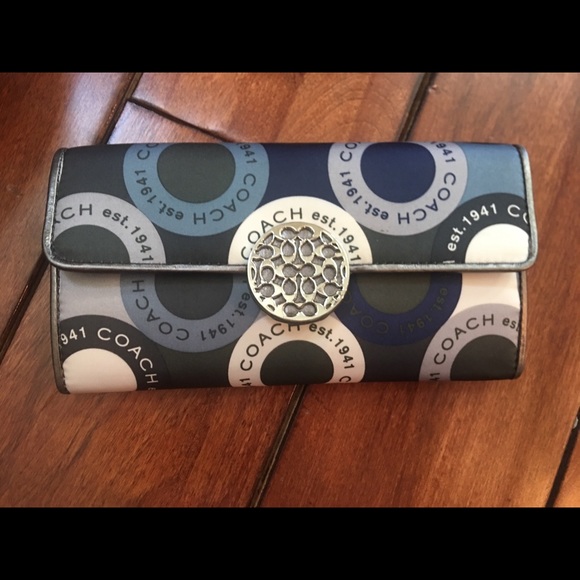 Authentic Coach diaper bag, wristlet, wallet - Picture 3 of 4